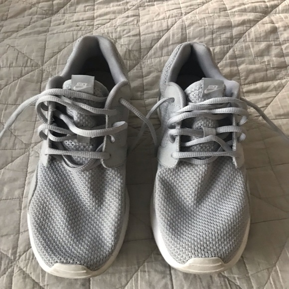 Nike shoes - Picture 2 of 4